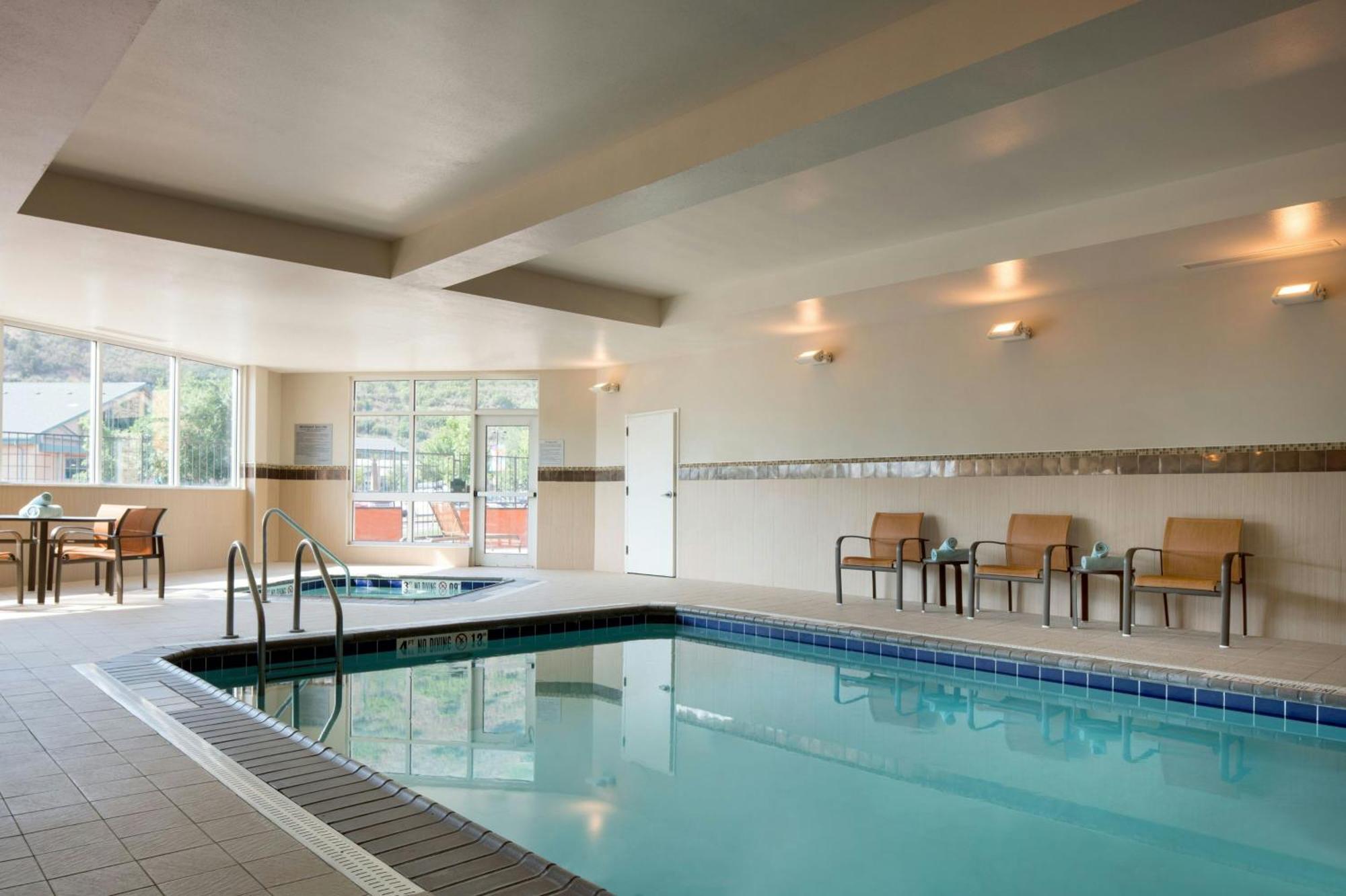 Courtyard By Marriott Glenwood Springs Hotel Екстериор снимка